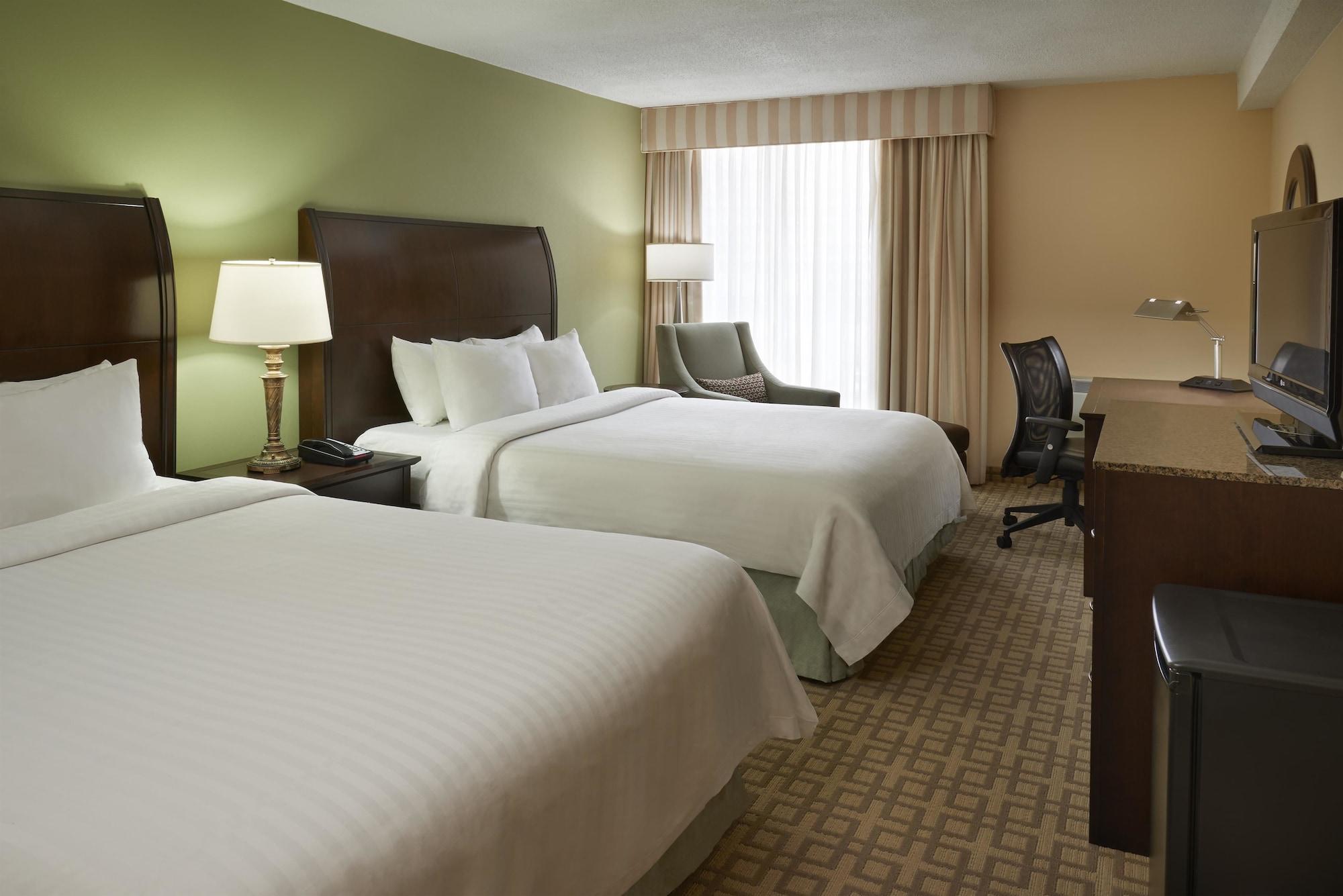 Hotel Carlingview Toronto Airport Миссиссага Экстерьер фото
