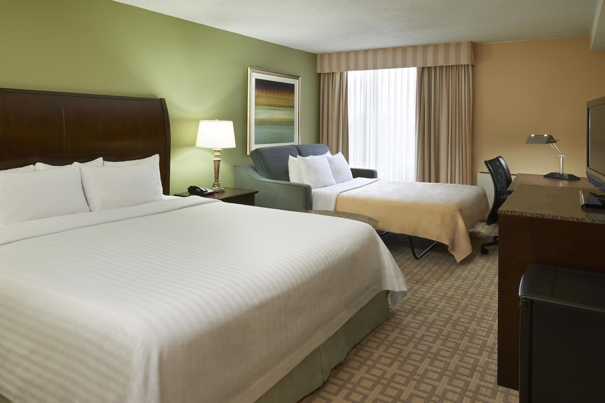 Hotel Carlingview Toronto Airport Миссиссага Экстерьер фото