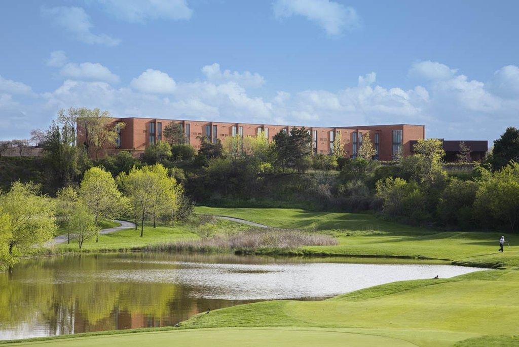 Hotel Carlingview Toronto Airport Миссиссага Экстерьер фото