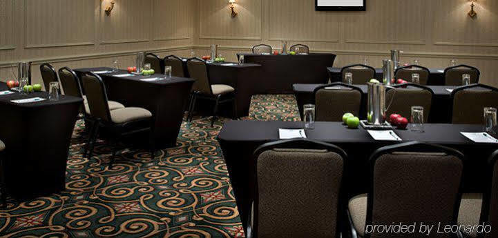 Hotel Carlingview Toronto Airport Миссиссага Экстерьер фото