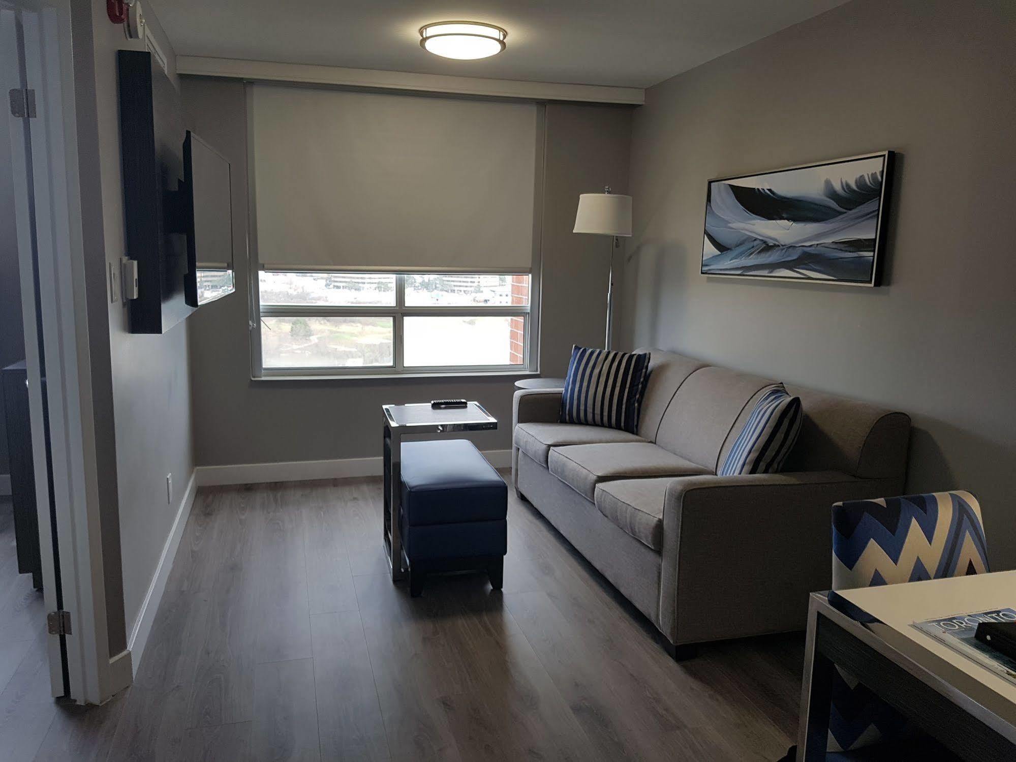 Hotel Carlingview Toronto Airport Миссиссага Экстерьер фото