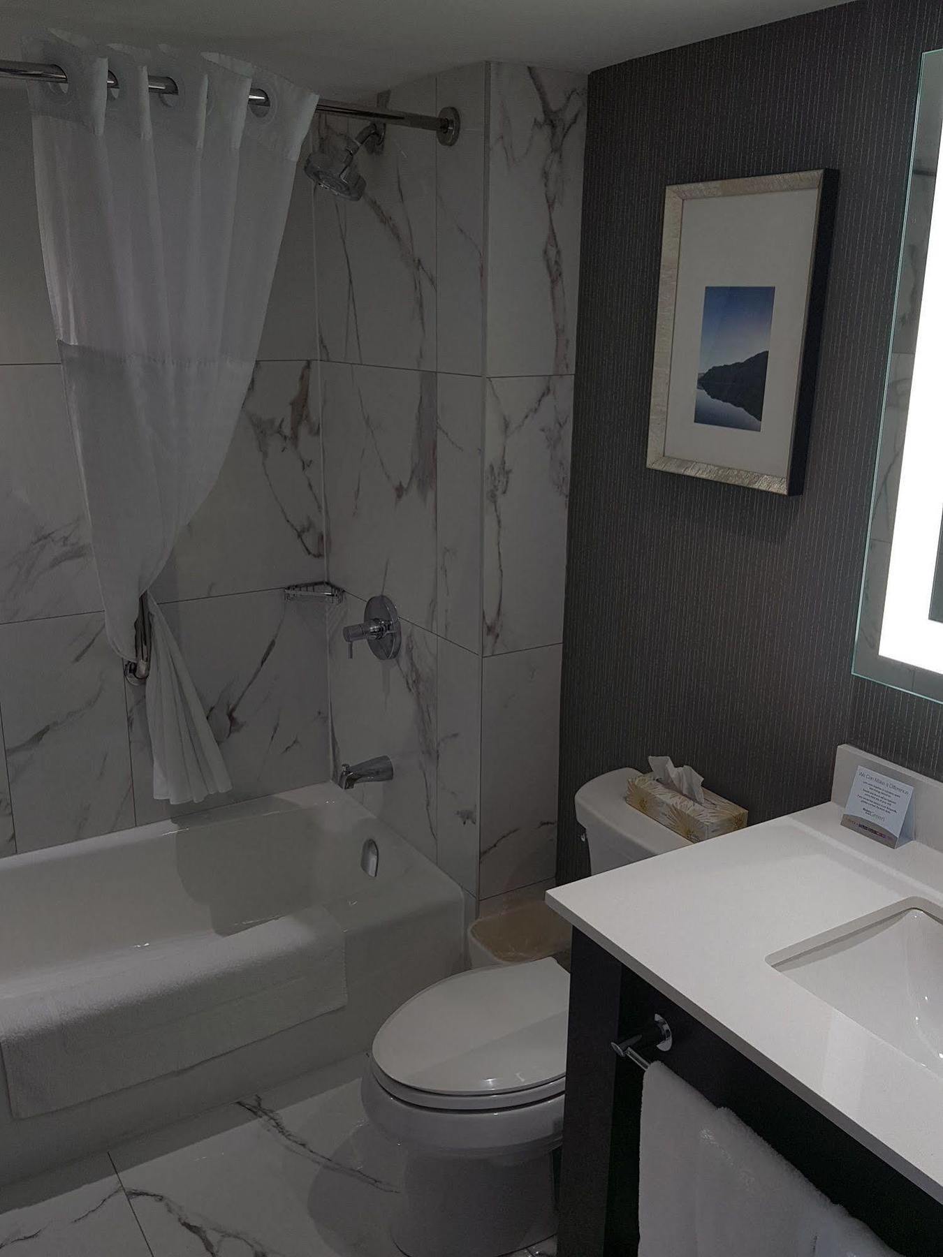 Hotel Carlingview Toronto Airport Миссиссага Экстерьер фото