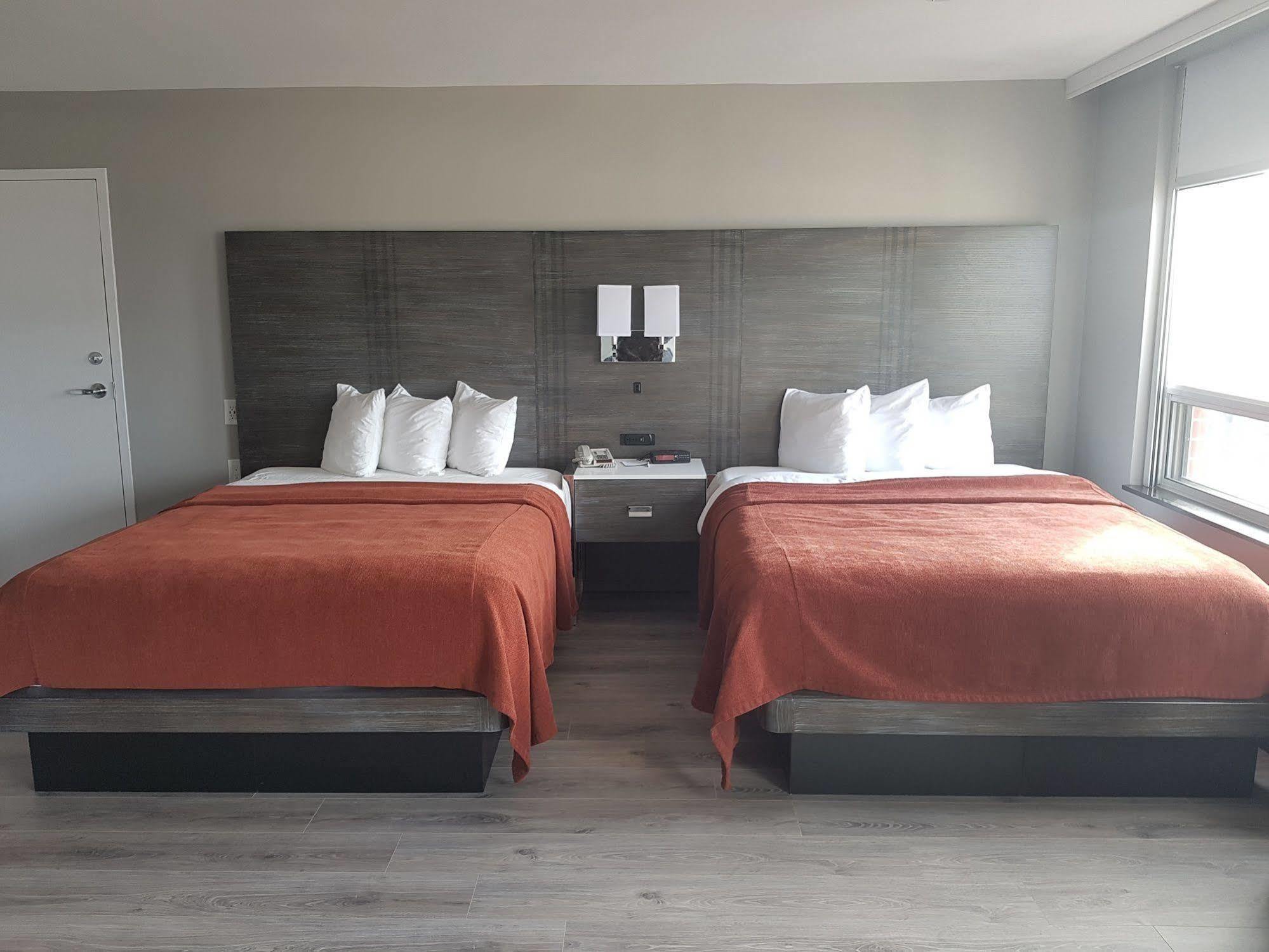 Hotel Carlingview Toronto Airport Миссиссага Экстерьер фото