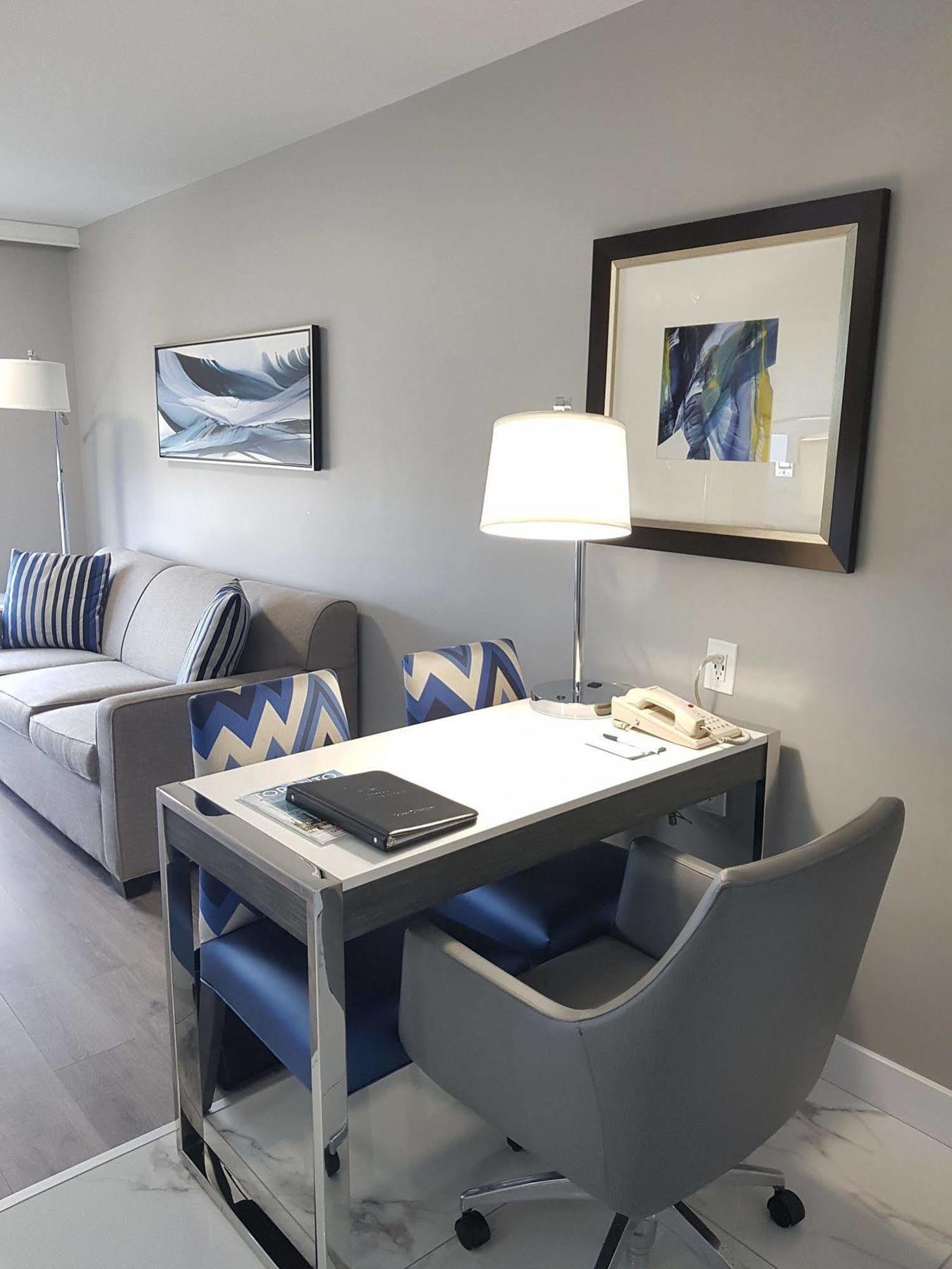 Hotel Carlingview Toronto Airport Миссиссага Экстерьер фото
